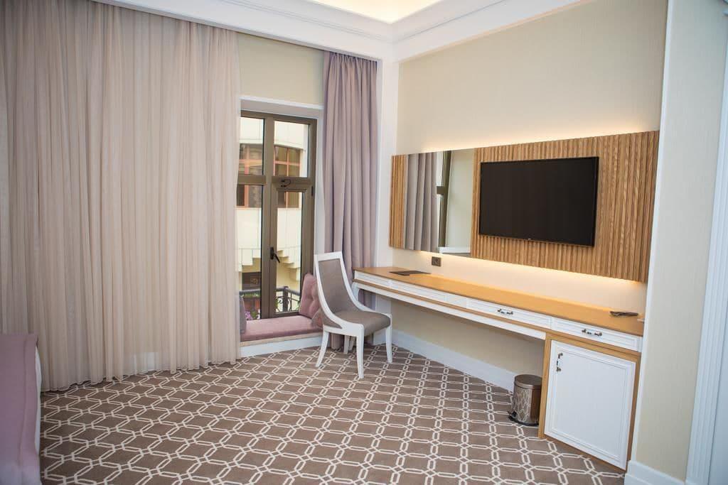 Theatrum Hotel Baku Kültér fotó A room at the hotel