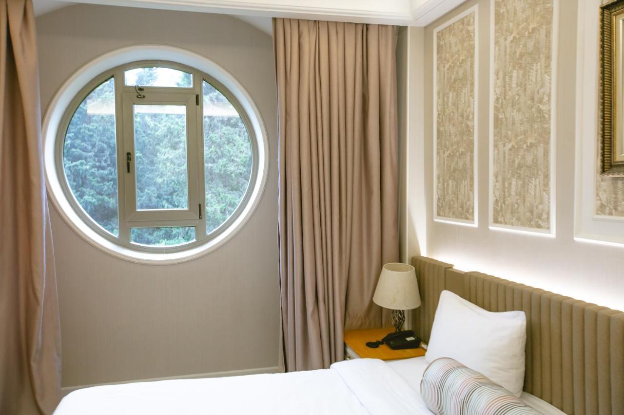 Theatrum Hotel Baku Kültér fotó A room at the hotel
