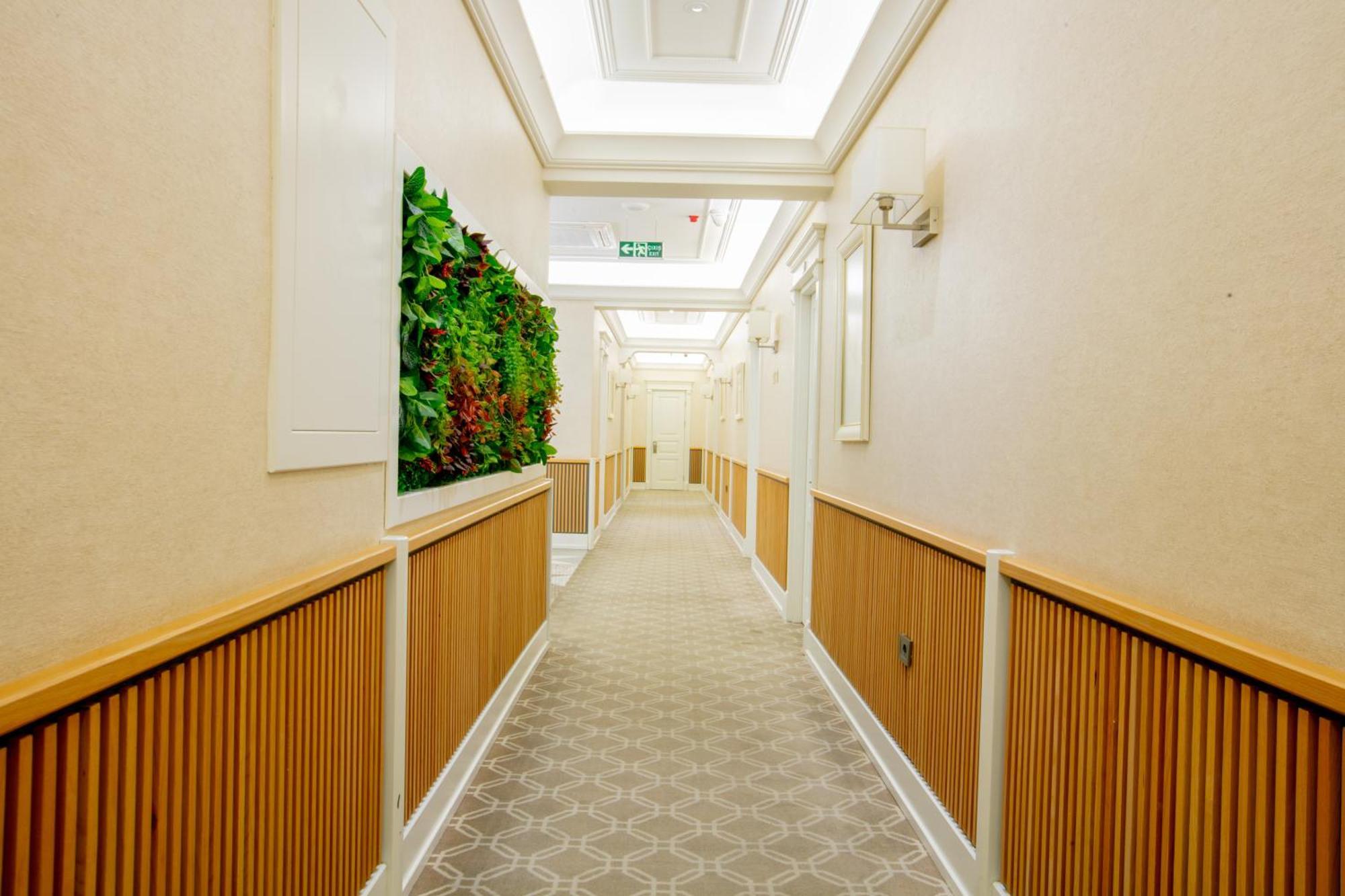 Theatrum Hotel Baku Kültér fotó A corridor at the new hospital