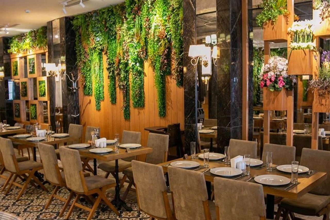Theatrum Hotel Baku Kültér fotó Restaurant interior